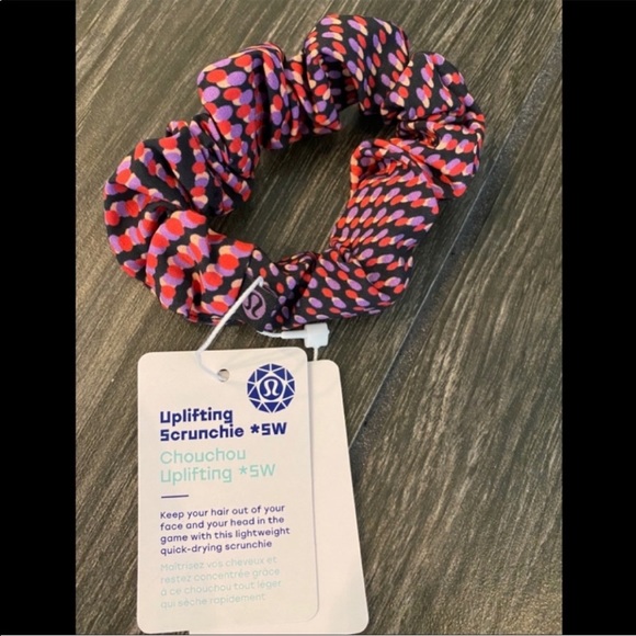 Lululemon Uplifting Scrunchie *Seawheeze 2020 in Race Pace Flare Multi - Picture 2 of 6